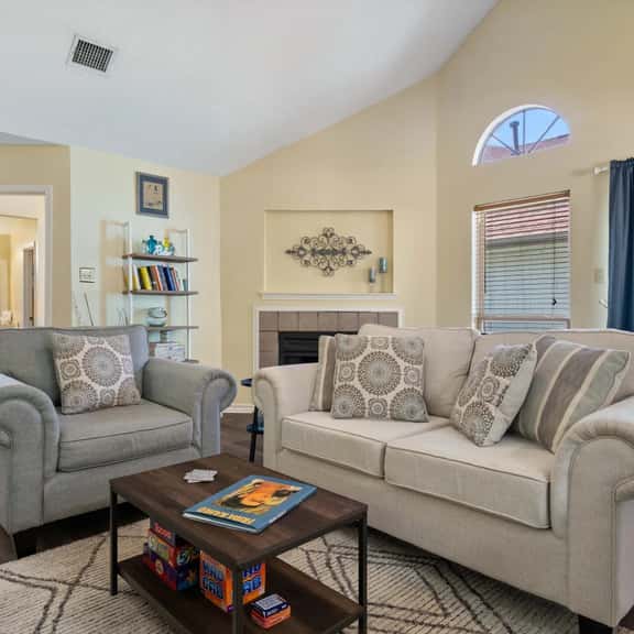 Pet-Friendly Yard w Grill | N Austin | Near Domain - Image 1