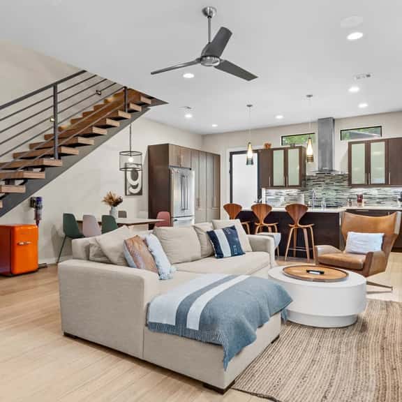 Quiet E Austin Comfort w 3 Suites, Peloton + Grill - Image 1
