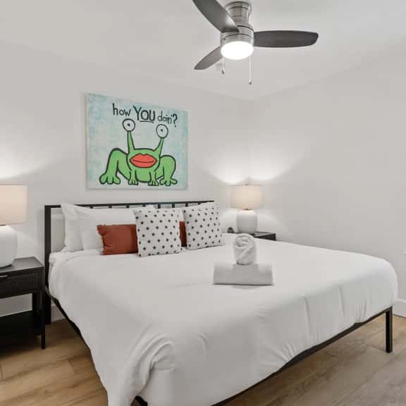 Recently Renovated E Austin Duplex + Free Parking - Image 1