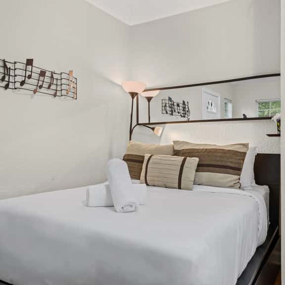 Relax on Riverview 1 Block to Lady Bird Lake - Image 1