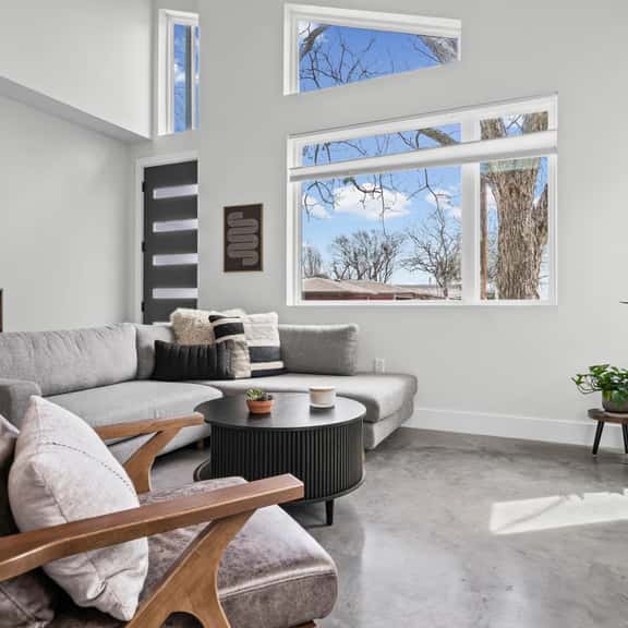 Sleek Brentwood Stay - Walk to Beer & Burnet Bites - Image 1