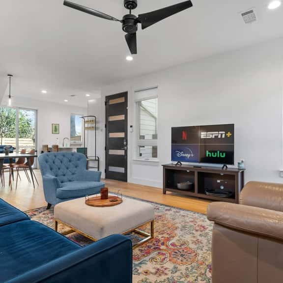 South ATX Hideaway w Hot Tub & Grill Mins to SoCo! - Image 1