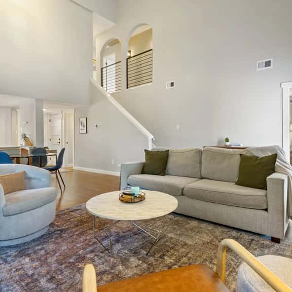 Spacious Living in S. Austin | Home Gym + Office - Image 1