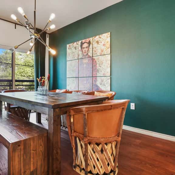 Stylish 4BR with Smart TV and Free Garage Parking - Image 1