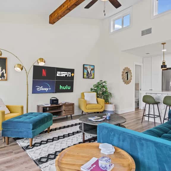 Stylish Lake Travis Stay Mins to The Oasis & More - Image 1