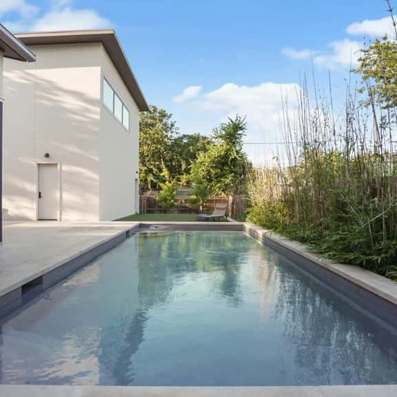 Walk to Soco + Lounge Poolside at Luxe King Suite - Image 1