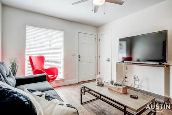 5 Min to SoCo | Comfortable & Convenient Retreat - Image 4