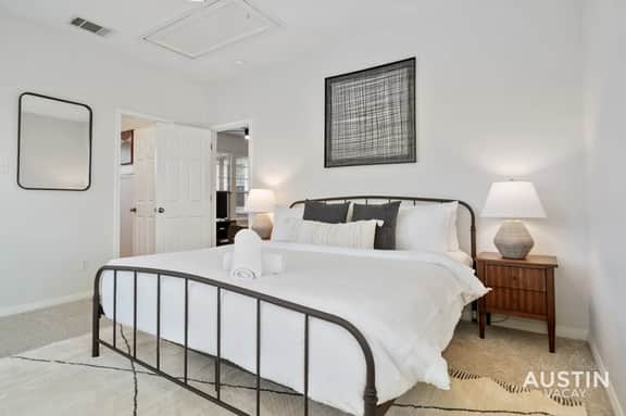 Beautiful King Accommodations + Luxury Linen + W/D - Image 2
