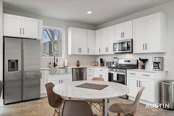 Brand New East Austin Gem: 3 Minutes to UT Campus! - Image 2