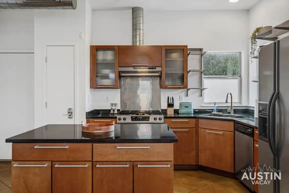 Bright & Bold Bungalow Mins to SoCo for Fam Fun! - Image 4