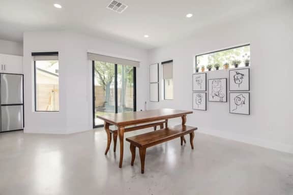 Casa Contempo - Sleeps 6, Parking, Pool, Yard, NEW - Image 3