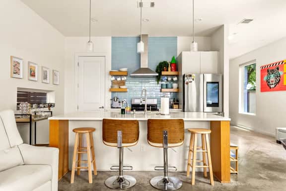 East Austin Oasis - Walkable, Family Friendly, WFH - Image 2