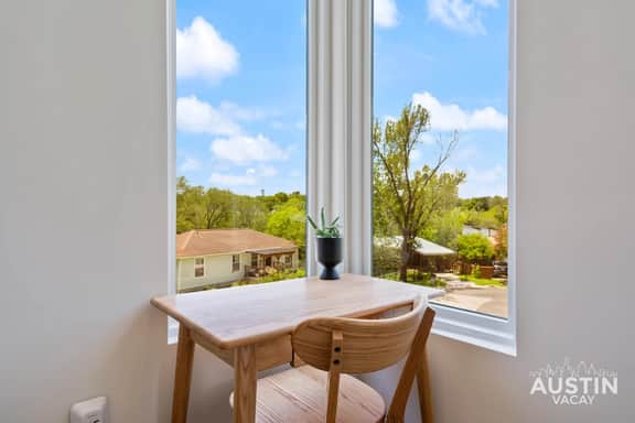 East Austin Studio w Kitchn near UT & LadyBird Lk - Image 2