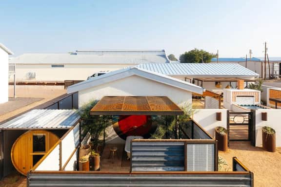 Entire Private Boutique Motel w Courtyard + Sauna! - Image 3