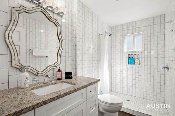 Gorgeous East Central Austin 2BD Close to Downtown - Image 4