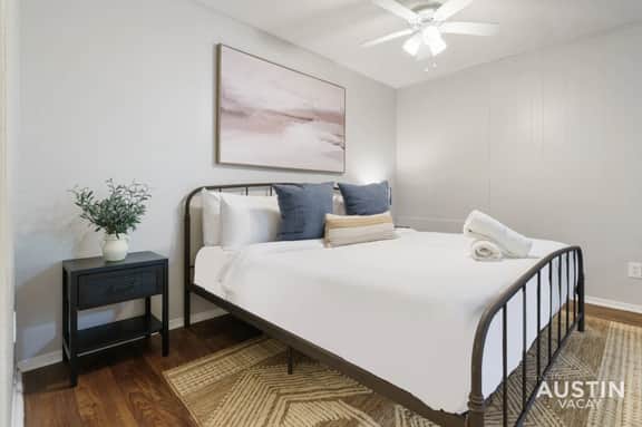 Hyde Park Studio Apt + King Bed and Free Parking - Image 3