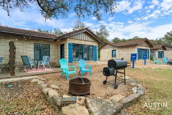 Lake Travis Glamping w/ Pools, Waterslides & Beach - Image 4