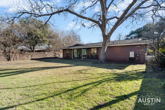 Mid-Century Modern Home with Open Kitchen - Image 4