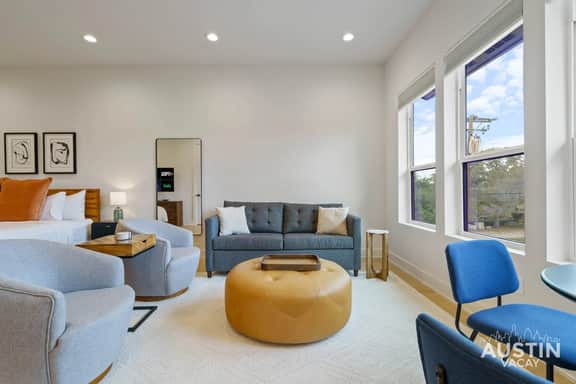 New Dual Unit Home w/Balcony Dining & Vast Yard - Image 3