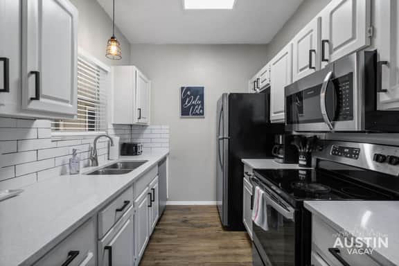 North Austin Pet-Friendly Stay by Domain/Q2 - Image 2