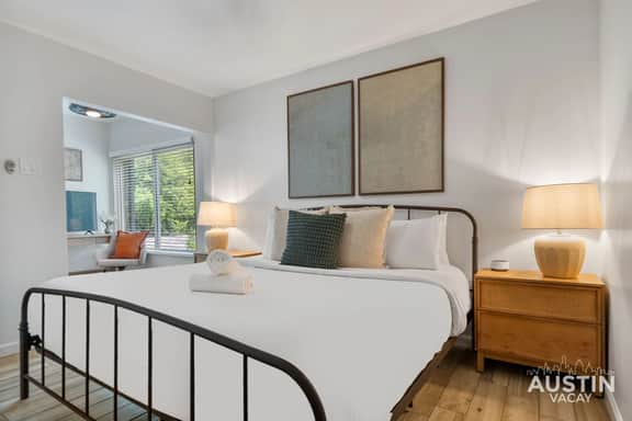 Pet Friendly Condo with Pool Near Downtown & Lake - Image 2