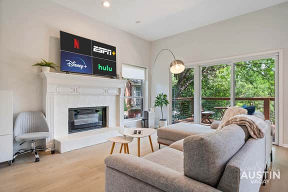 Pet-Friendly w/ Dual Balconies Near Tech Corridor - Image 2