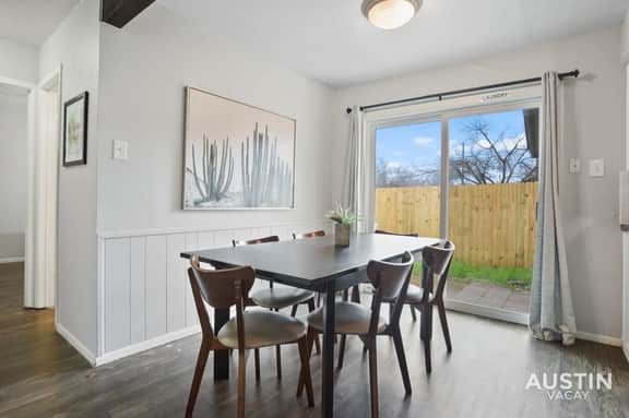 Pets Welcome! Great Space + Backyard Near Zilker - Image 2