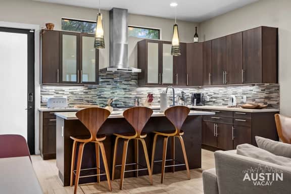 Quiet E Austin Comfort w 3 Suites, Peloton + Grill - Image 2