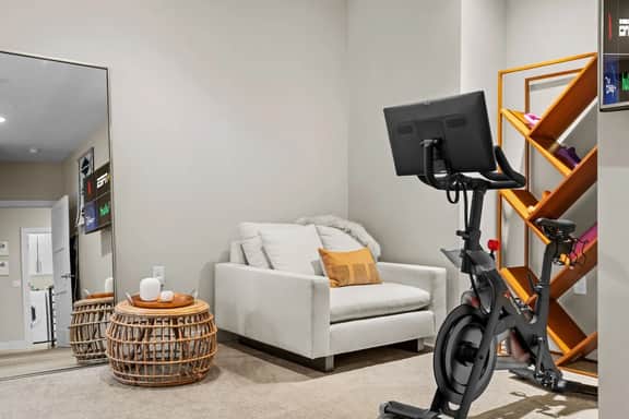 Quiet E Austin Comfort w 3 Suites, Peloton + Grill - Image 3