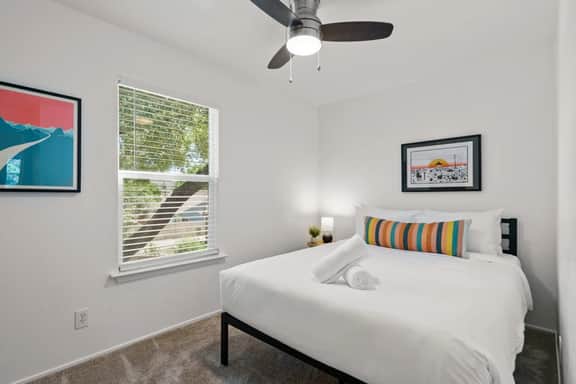 Recently Renovated E Austin Duplex + Free Parking - Image 4