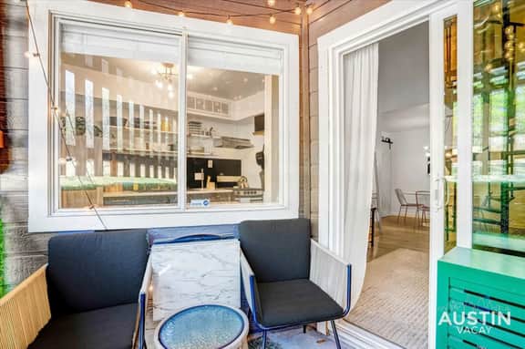 Riverside Gem for 4 | Swimming Pool + Free Parking - Image 3