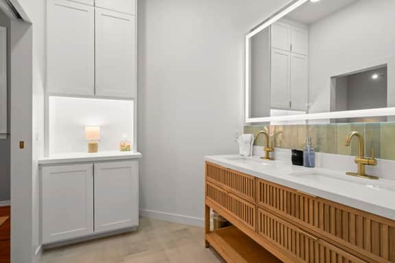 SoCo Charmer w K Suites Perfect for Group Getaways - Image 3