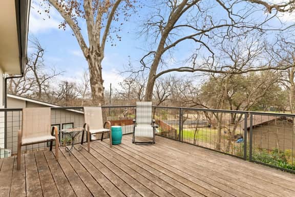 South ATX Retreat - Sleeps 4, Porch - Image 4