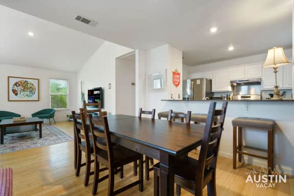 South Congress Living w/ Gorgeous Porch & Backyard - Image 3
