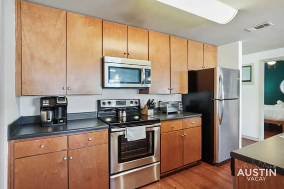 Stylish 4BR with Smart TV and Free Garage Parking - Image 3