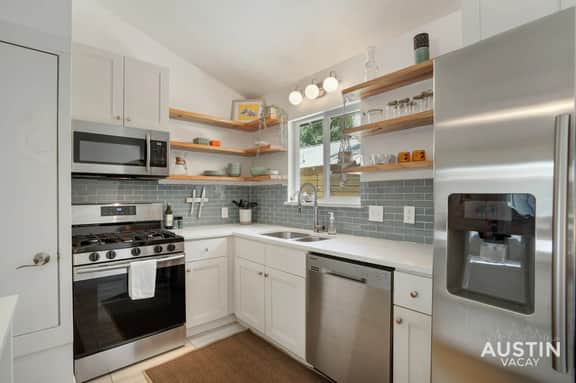 Stylish Austin Retreat w/ Luxurious King Bed + W/D - Image 2