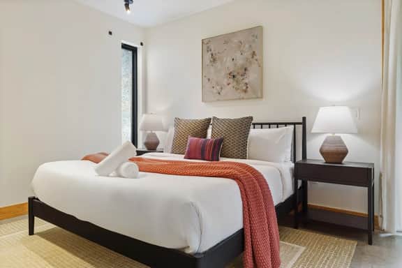 Stylish Boho Loft w Free Prkg + Luxurious King Bed - Image 3