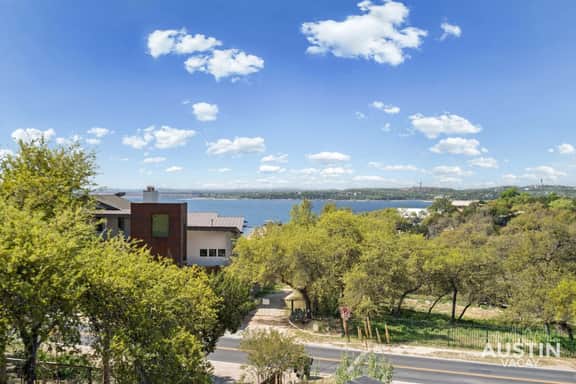 Stylish Lake Travis Stay Mins to The Oasis & More - Image 4