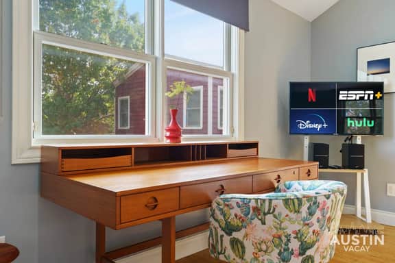 Tarrytown Studio Apt w/Kitchenette + King Bed - Image 3