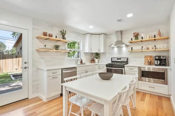 Trendy Zilker House w EV Charger Near SoCo - Image 2