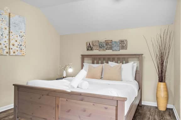 Two-Story S Austin Hideaway w Pool & Spin Bike - Image 2