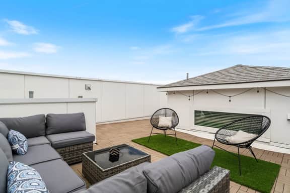 Urban Oasis | 1 Mile from UT + Garage and Rooftop! - Image 3