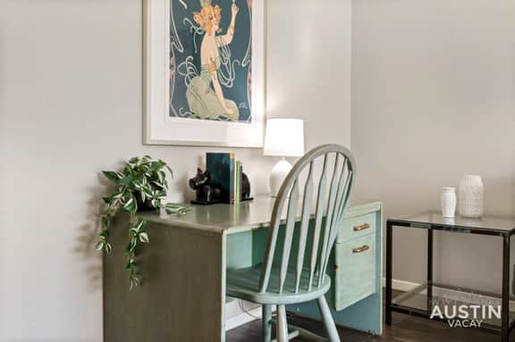 Walk to Barton Springs | Spacious + Free Parking - Image 3