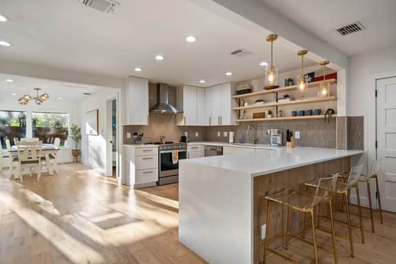 Westgate MidMod w Pet-Friendly Yard, Grill & EV! - Image 2